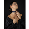 Choker náhrdelník z pravého hedvábí s kamenem