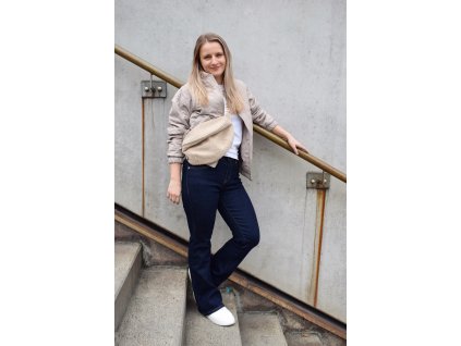 Tmavě modré džíny do zvonu