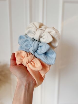 Poslední dobou miluju barvičky a s těmito jemnými nikdy neuděláme chybu🤩 Nové turbánky již brzy 😊 #novinka #rucnivyroba...