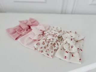 🌸 NOVINKA, která dorazí už v pondělí 🌸 Tyhle nádherné mašličky si získaly naše srdce na první pohled 🎀🤍 Již v pondělí na...