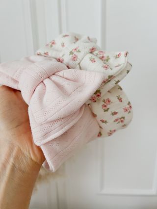 🌸 NOVINKA, která dorazí už v pondělí 🌸 Tyhle nádherné mašličky si získaly naše srdce na první pohled 🎀🤍 Již v pondělí na...