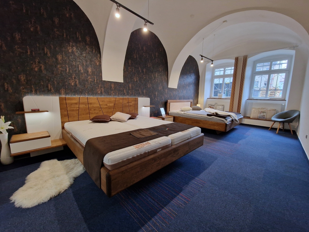 Interier-showroomu-eclissi-masivni-postele-liberec