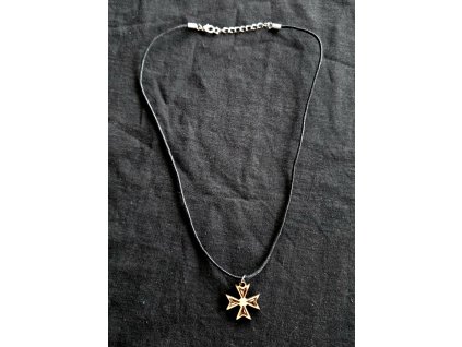 Maltézský kříž přívěšek se šňůrkou 2