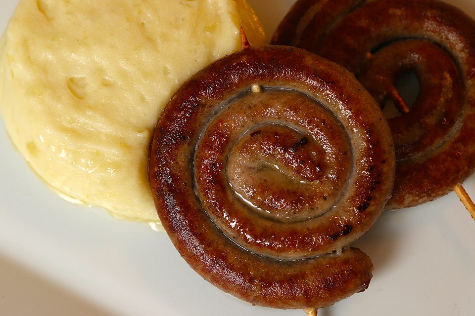 Vinná klobása s křenovo-bramborovou kaší