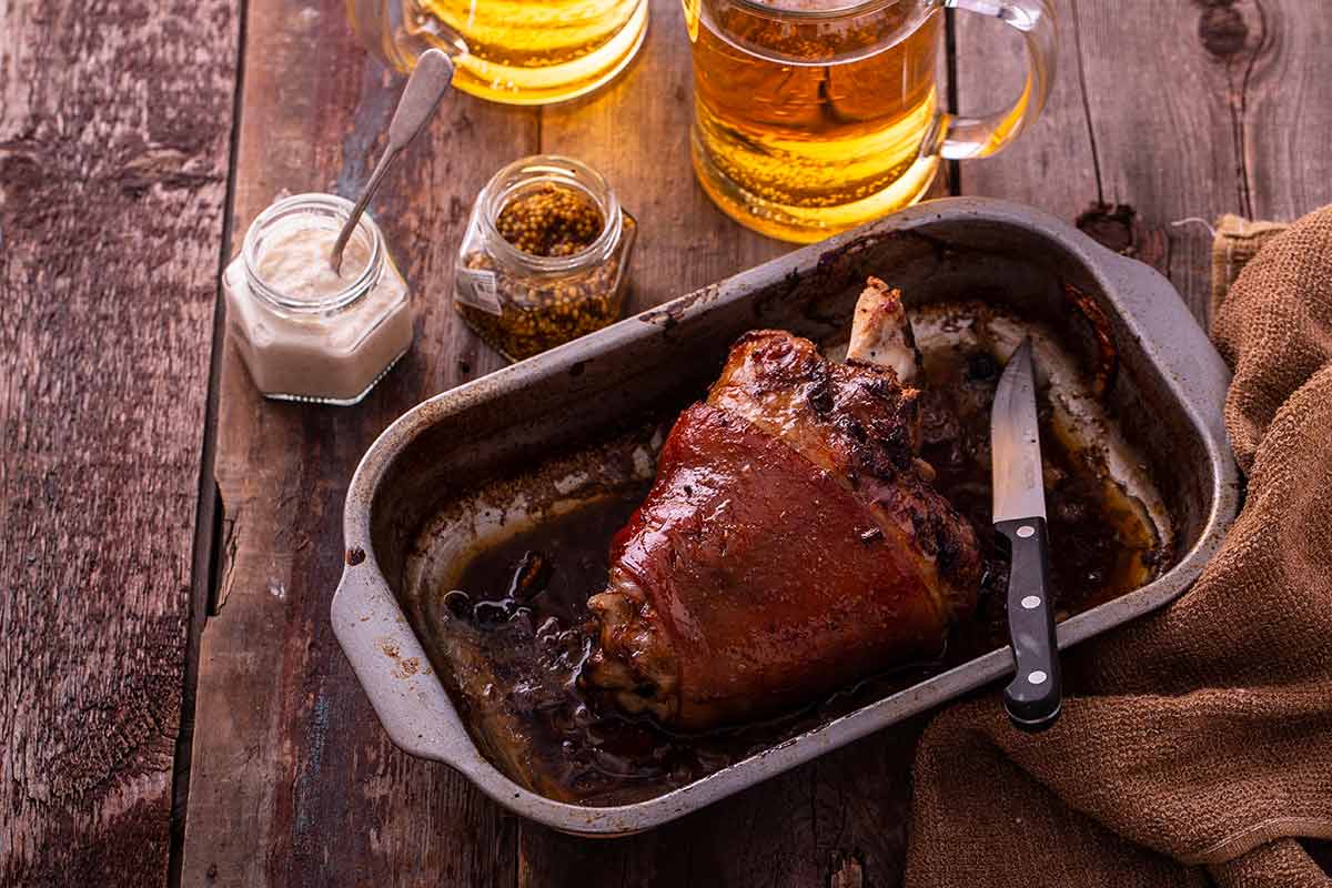 Pečené koleno s černým pivem