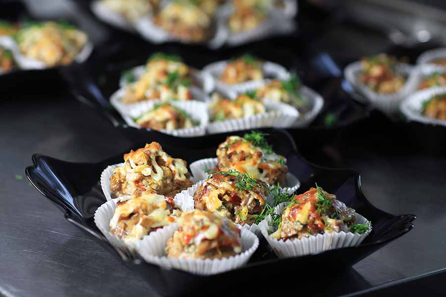 RECEPT: Slané muffiny s mletým masem a parmezánem