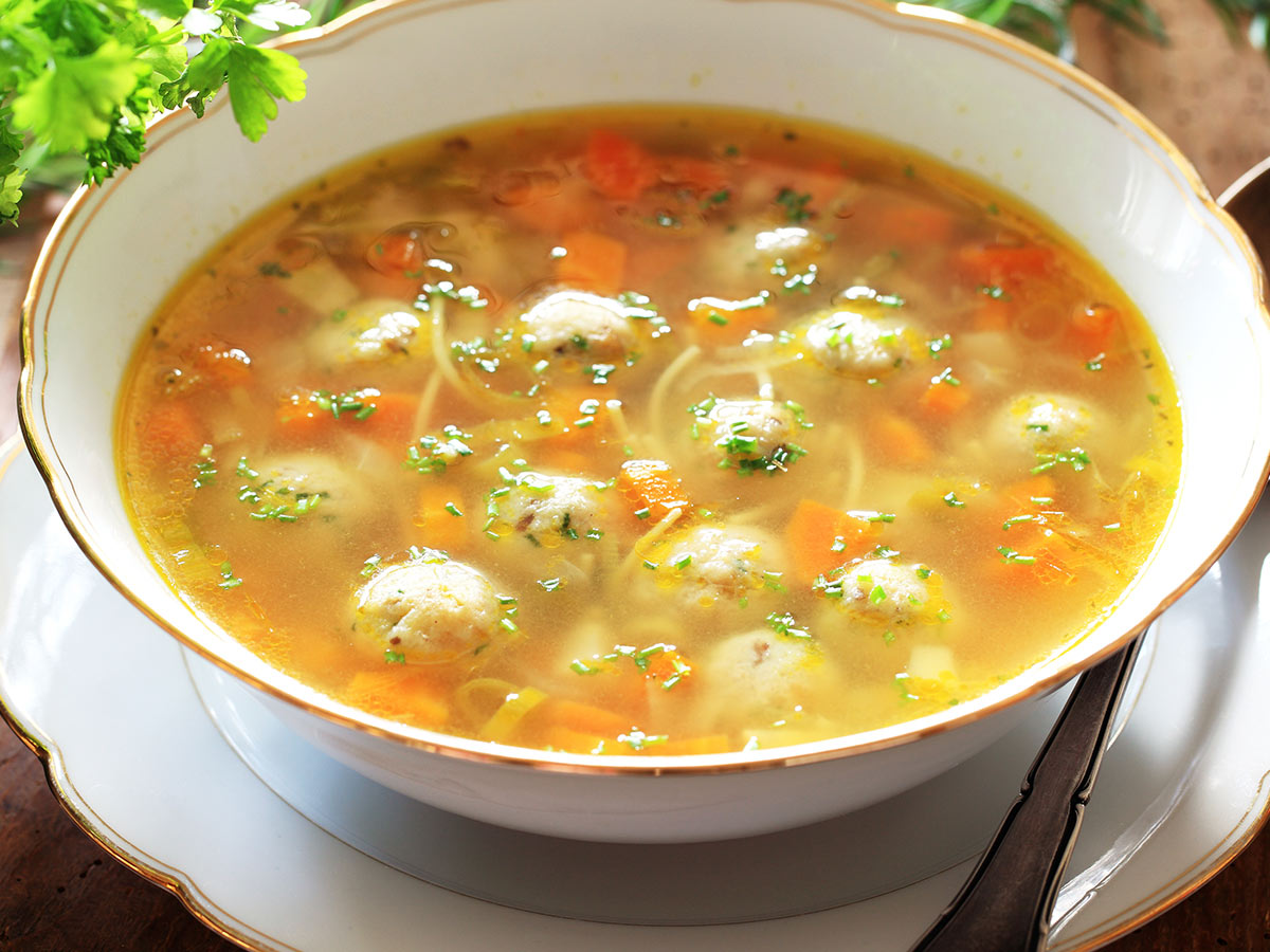 Recept Hovězí polévka s morkovými knedlíčky