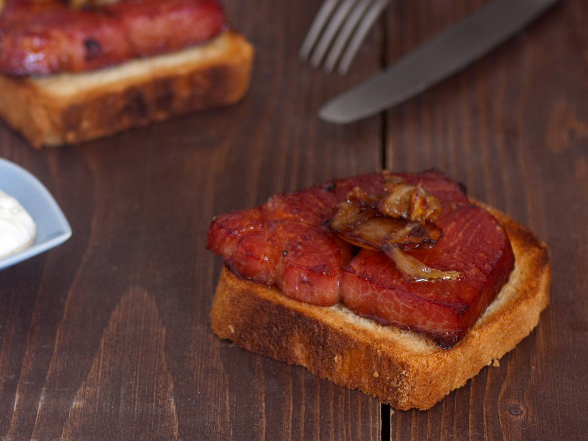 Recept Uzená krkovička na cibulce