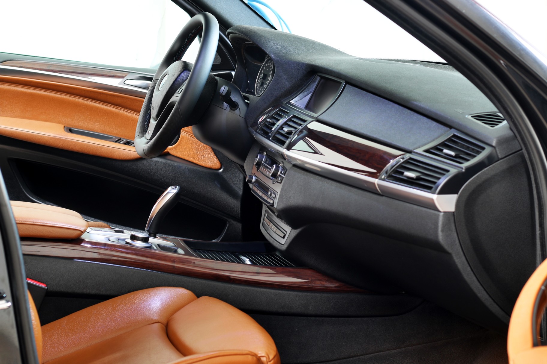 vyMASTERováno - interiér BMW X5