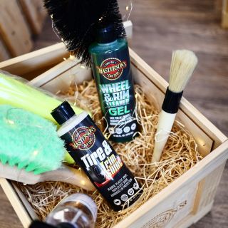 Vánoce, narozeniny, jen tak pro radost? 🎁 Mastersons BOX nekoupíte v ČR nikde jinde. Krásnou dřevěnou krabici do vaší...