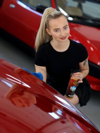 ✨ LESK, KTERÝ ZASTAVÍ POHLEDY ✨ Tohle není vosk. Tohle je upgrade. 🔥 Keramický spray sealant ti dá hluboký zrcadlový lesk...