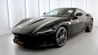 Ferrari Roma✨ Na první pohled dokonalé. Lesk, který bere dech. Ale my víme, že skutečný detailing začíná tam, kde většina...