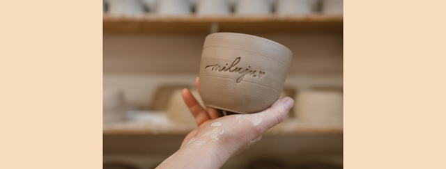 keramika a ruce v hlíně