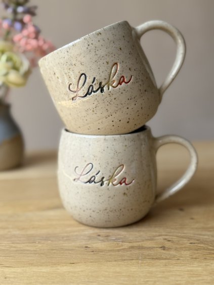 Hrnek Láska duhová