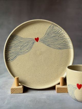 Už zítra se na vás budeme těšit na ✨VÁNOČNÍM OTEVŘENÉM ATELIÉRU✨. Výprodejové štaflíky jsou letos naplněné k prasknutí 🫢....