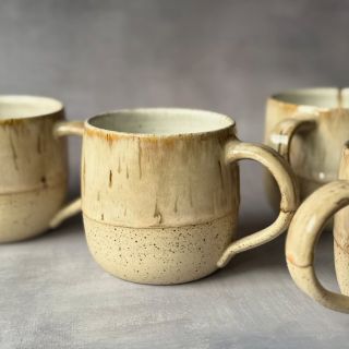 Minimalistický a zároveň hřejivý 🤎🤍 #keramika #lokalnivyroba #rucnitvorba #lokalnitvorba #tvorba #remeslo #slaskou