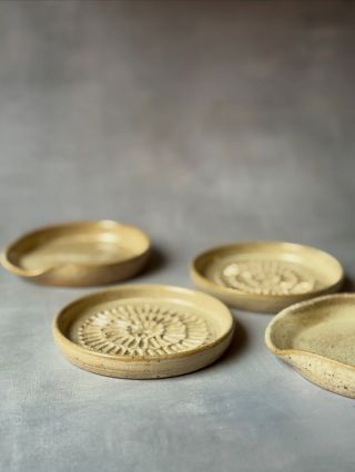 Nedávno jsme dělali doma kuchyni, teď si postupně vše ladím do nových odstínů. A tyhle kousky tam prostě nesmí chybět....