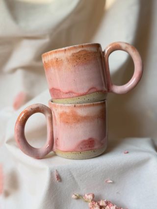 Nové kousky jsou na e-shopu. ✨ Po výpalu vždycky přijde ten hezký moment, vyložení z pece, kontrola glazur, a pak postupné...