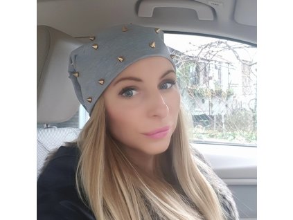 Čiapka Beanie s cvokmi - rôzne farby (Farba Sivá, Veľkosť UNI Veľkosť)