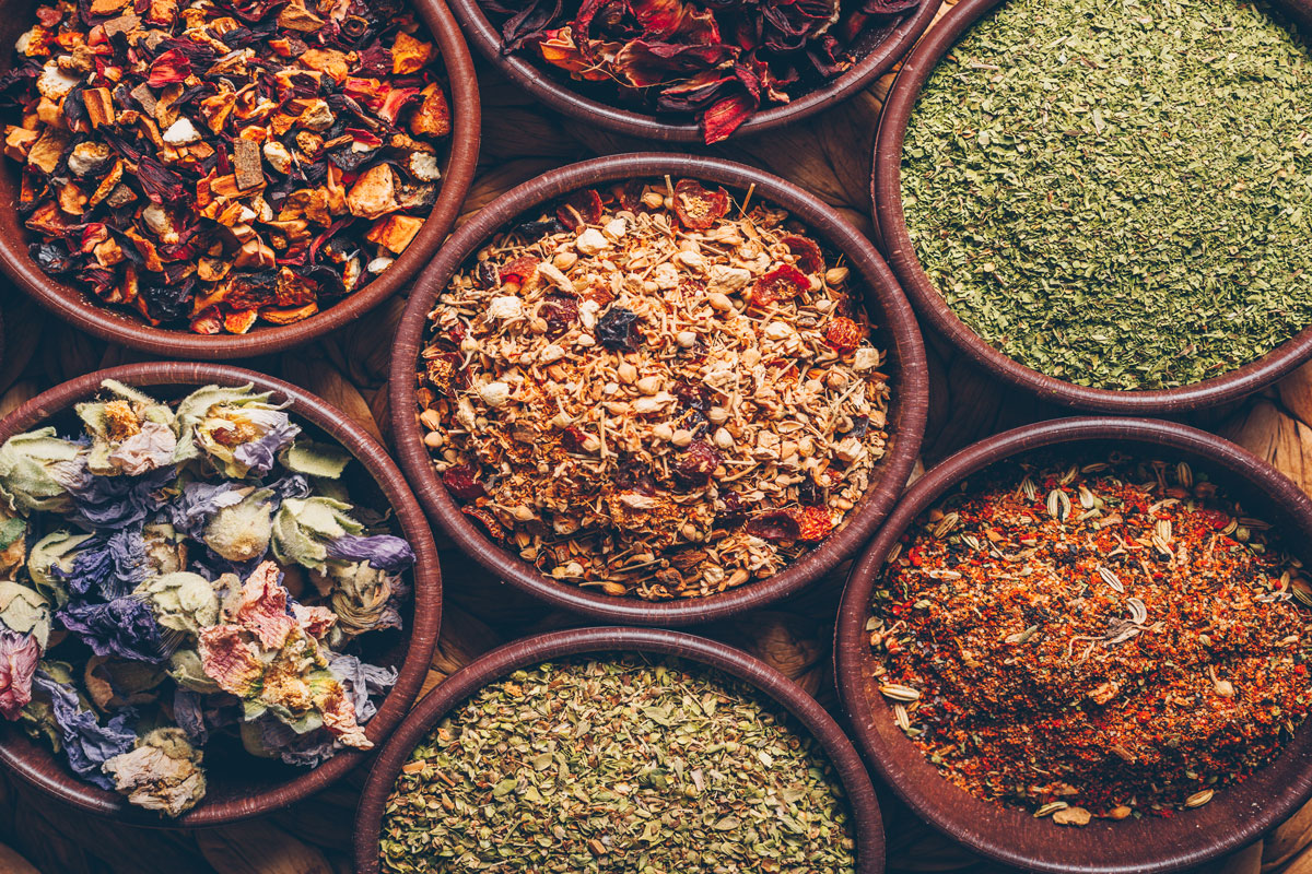 Bylinky na odvodnenie: Doplnky stravy a čaje na odvodnenie