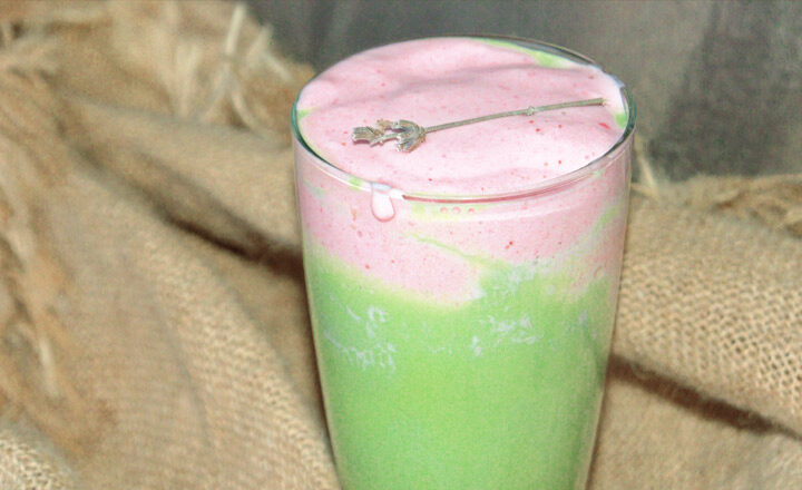 Matcha mit hausgemachtem Erdbeereis