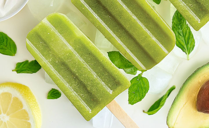 Avocado-Matcha-Eis am Stiel