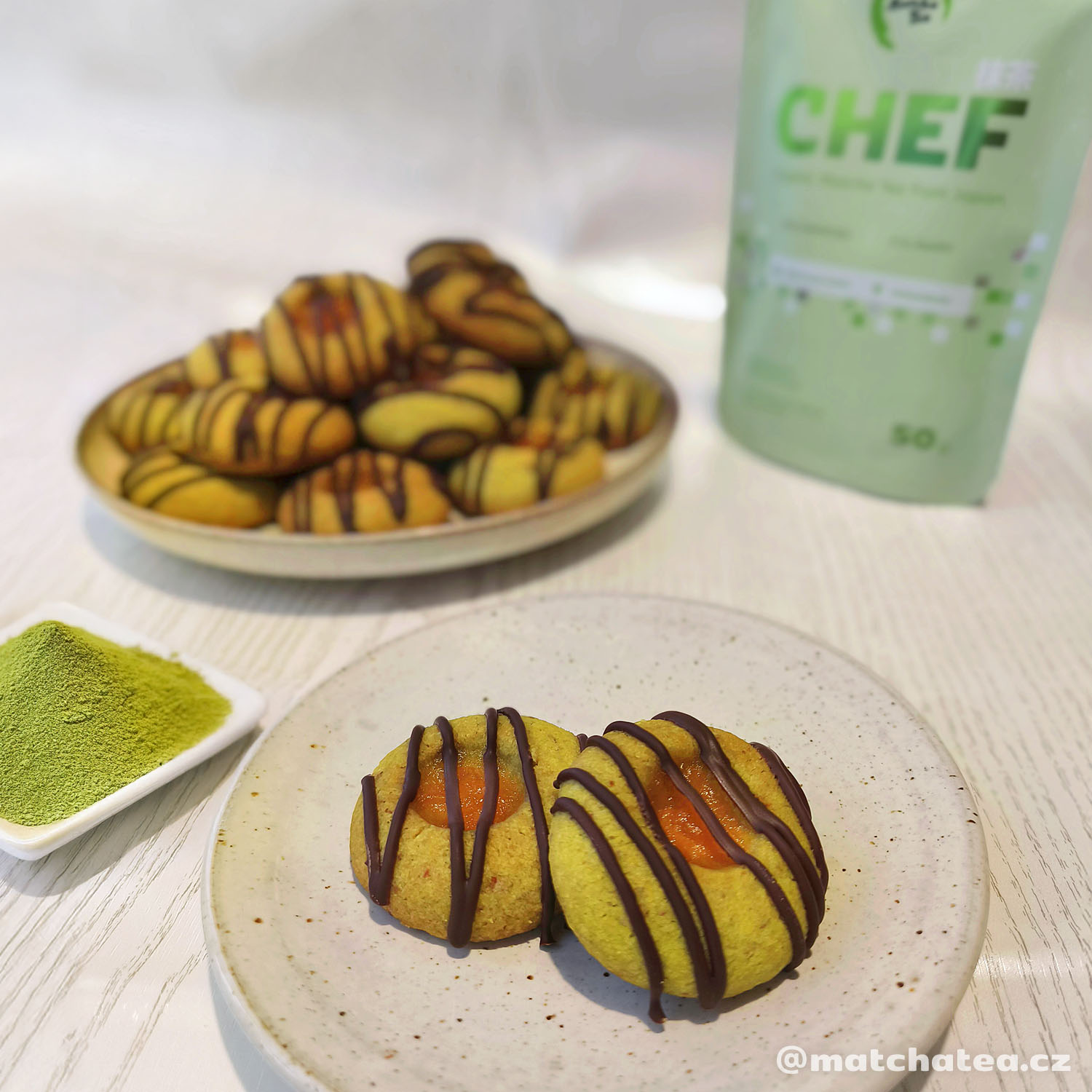 Důlkové koláčky s matcha a marmeládou