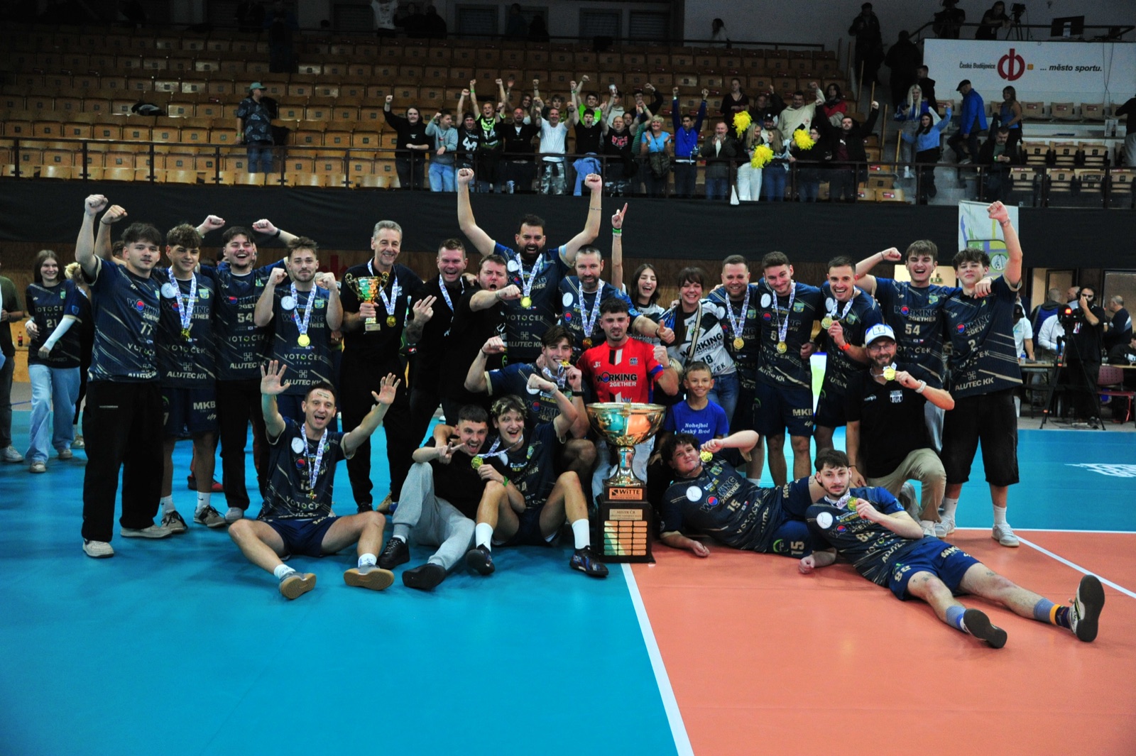 TJ Spartak Čelákovice s pohárem pro mistry extraligy nohejbalu 2026