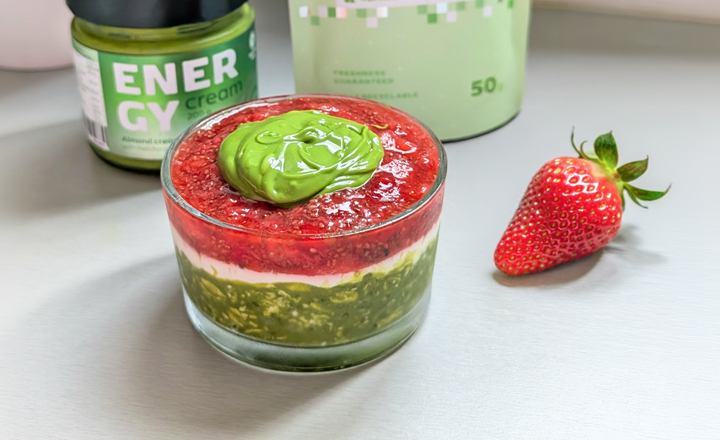 Recept: Matcha dezert z vločiek s jahodami