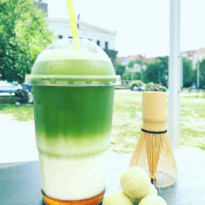 matcha-latte-slany-karamel