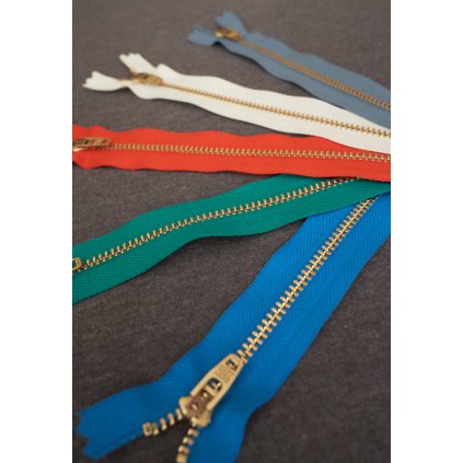 Zip YKK kovový 20 cm