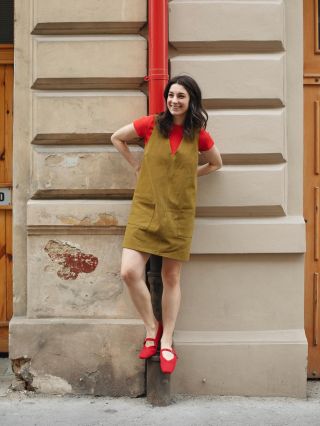 Že to venku stále vypadá jako začátek jara? Ignorujeme. Gabardén od @atelierbrunette je náš year-round favorite. 💫...