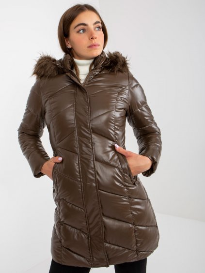 Lesklá zimní dámská bunda s prošíváním a kapucí