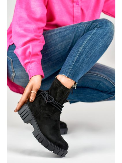 Černé dámské kotníkové boty s elastickým vrškem s vázáním
