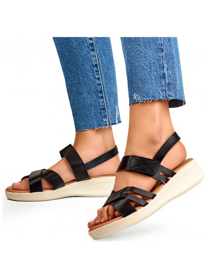 Černé pohodlné dámské sandály na suchý zip a na nízkém podpatku