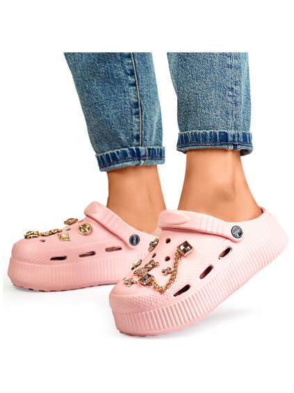 Růžové pěnové pantofle s ozdobami