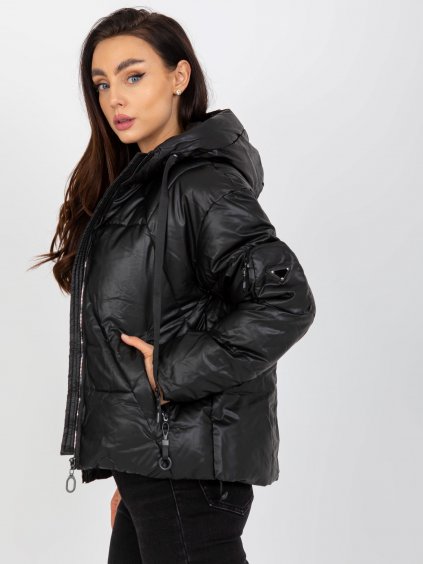 Černá dámská péřová zimní bunda s kapucí