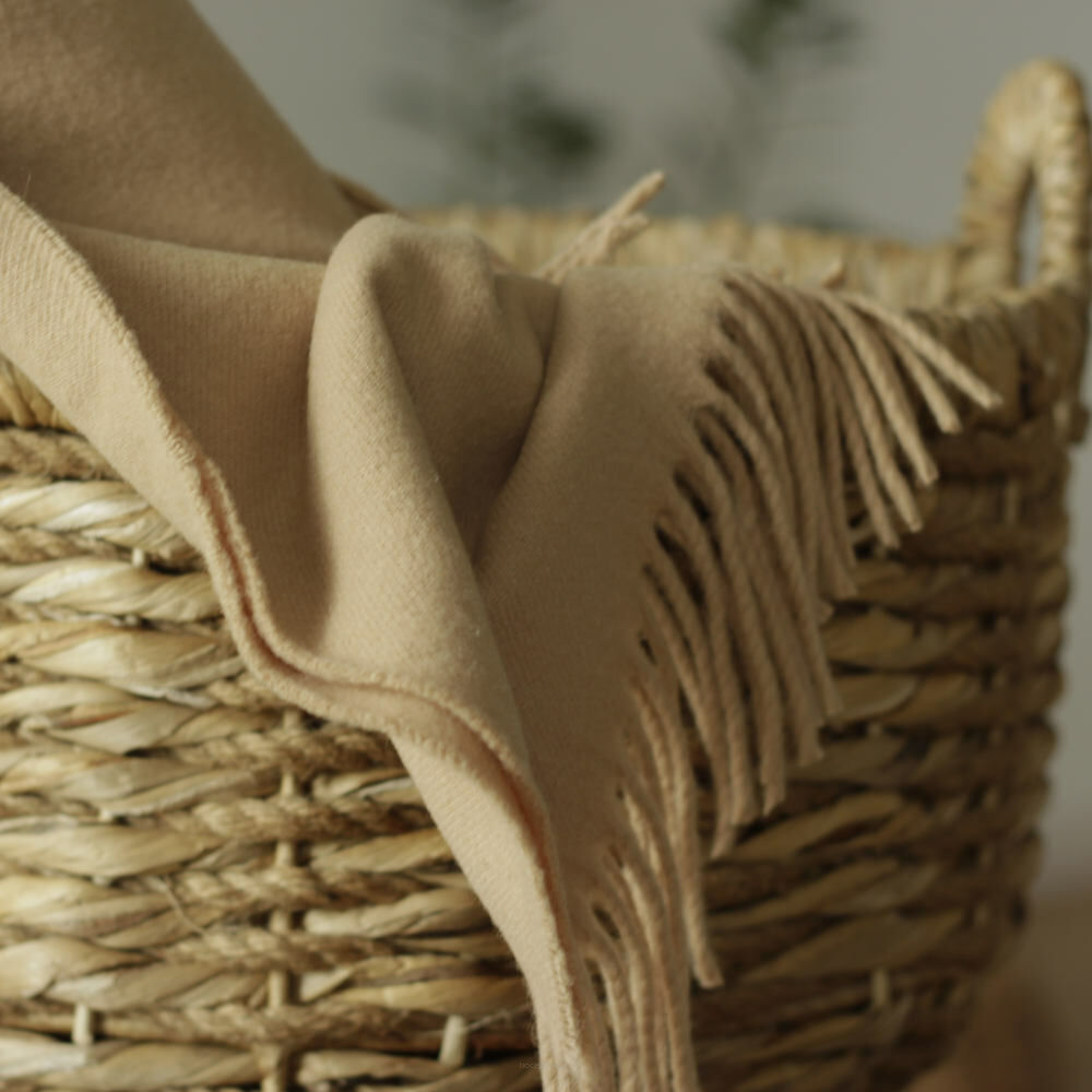 Merino pléd béžový – detail okraja a strapcov