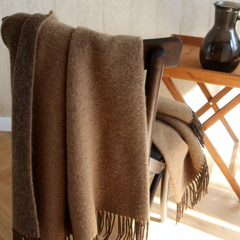 100 % merino deka – čokoládový odtieň, detail loftu