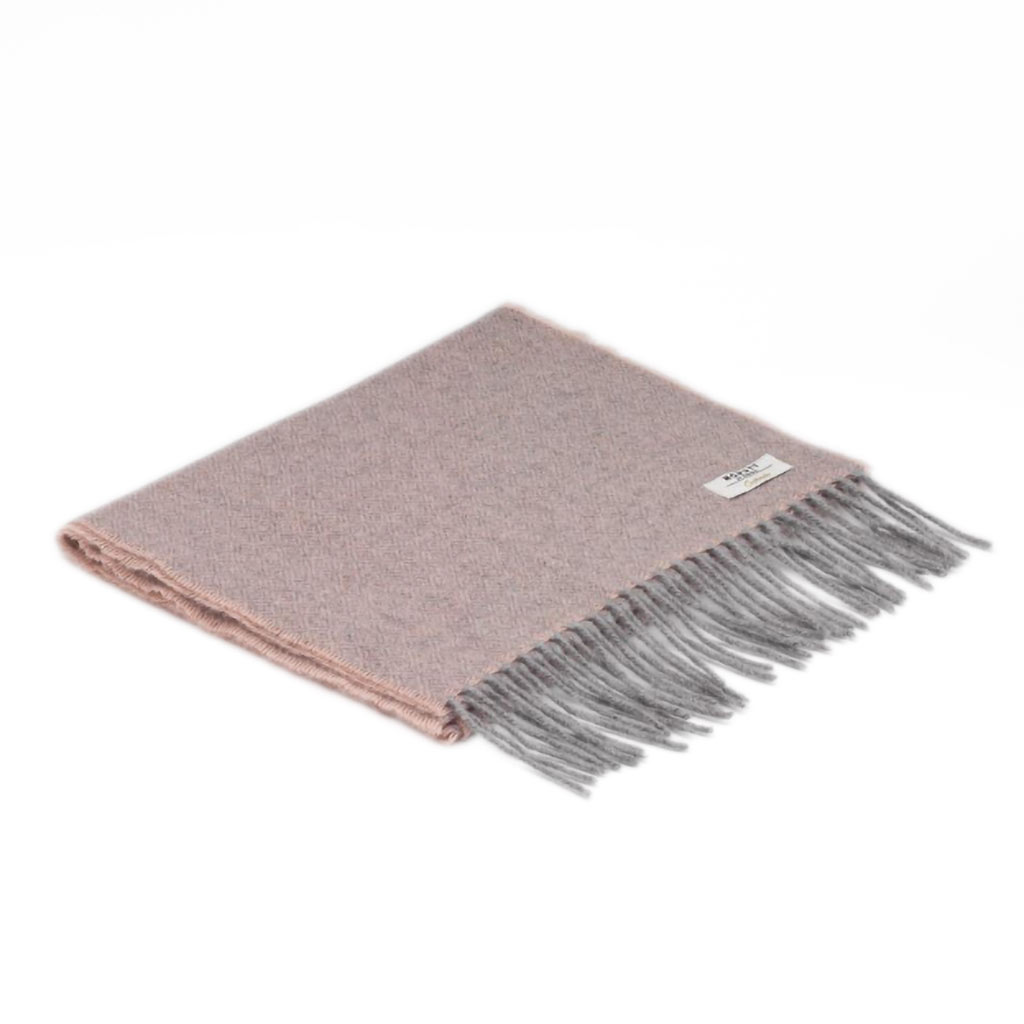 Luxusný kašmírový šál – pudrová farba, styling na denné nosenie