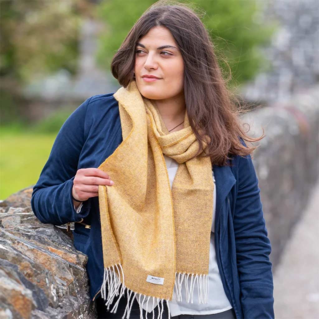 Unisex merino šál – medová farba, 100 % jahňacia ovčia vlna, detail úpletu