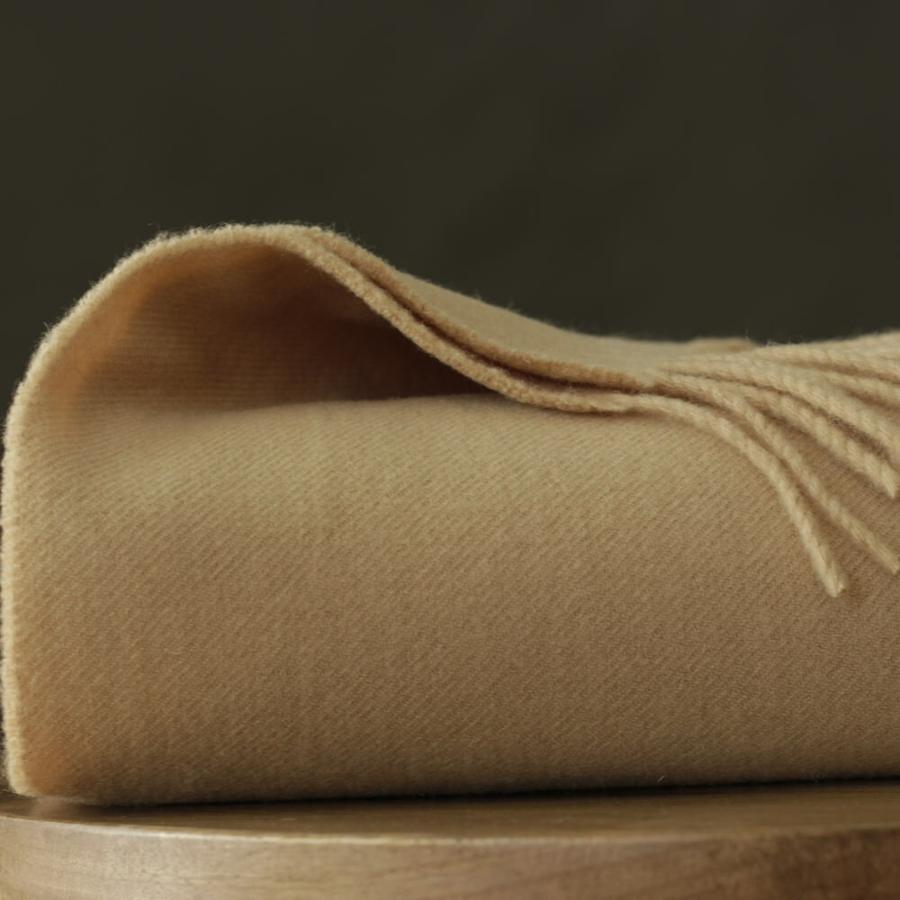 Béžový merino pléd 140×200 – jemný krémový tón, detail tkania
