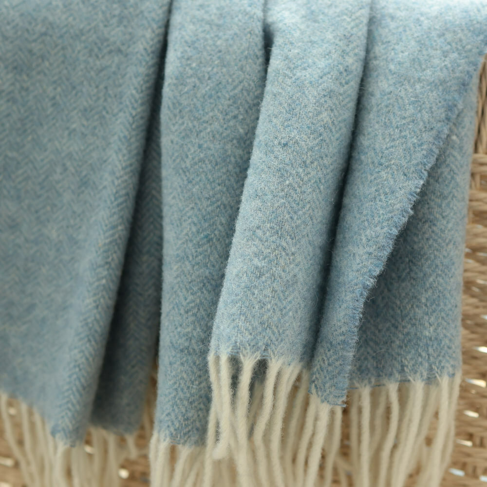 Pléd ZIG-ZAG kašmírový modrý 140 × 200 cm – detail štruktúry