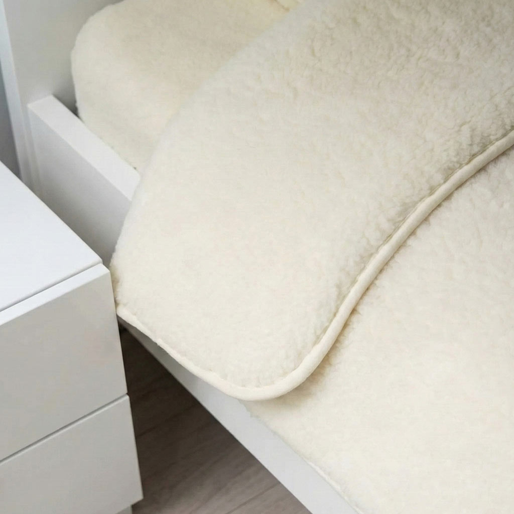 Detail merino barančekovej prikrývky z ovčej vlny