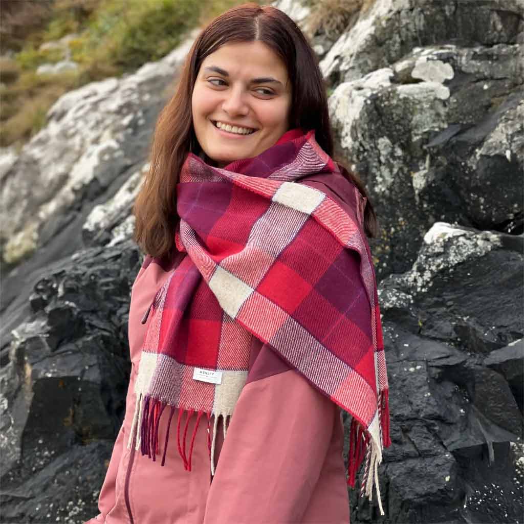 Červený kockovaný merino šál – dvojfarebná kocka bordo a červená, 100 % jahňacia vlna