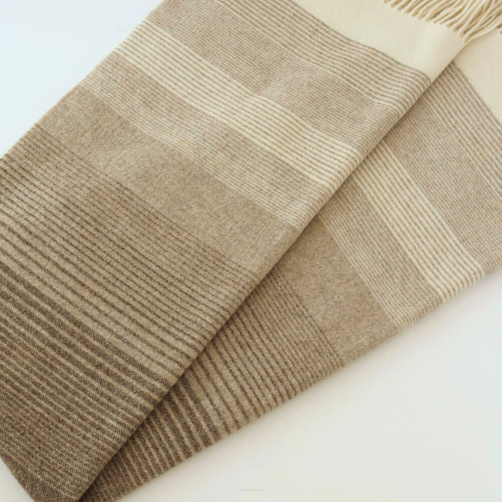 Hnedý pruhovaný merino pléd 140×200 – prehoz v interiéri