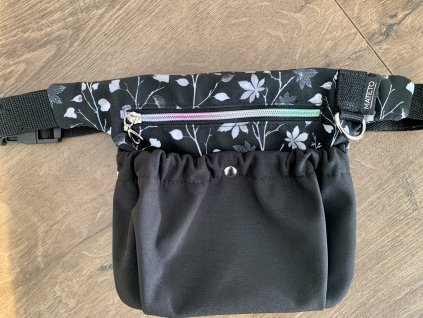 Pamlskovník - černo bílá kvítka / černá přední kapsa