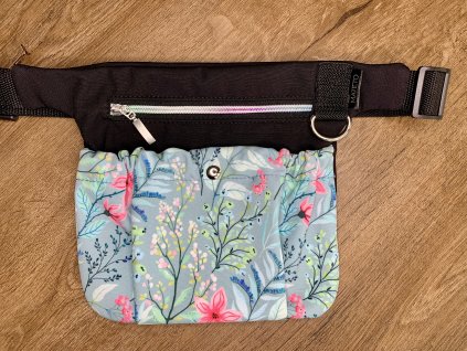 Pamlskovník - černý / akvarelové květy na mentolové přední kapsa