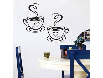 Falmatrica konyhába gőzölgő kávé kávéscsészék