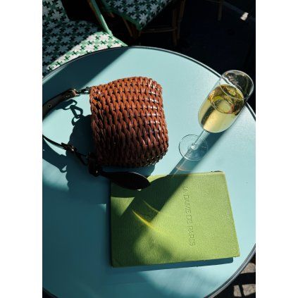 9565B64F FE4B 4BCD B99A 38D71DBC63D0